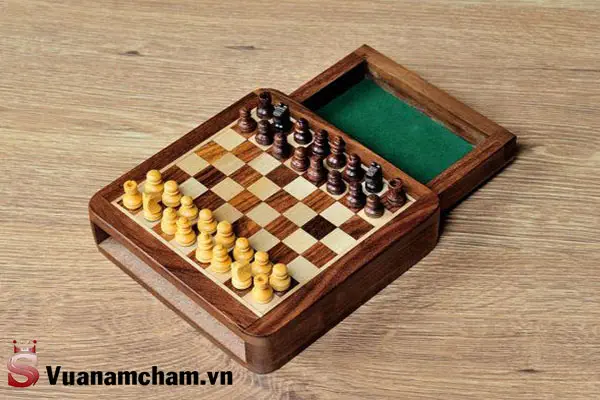 Bộ cờ vua nam châm - Nơi mua uy tín giá tốt 2023 9 Tùy chọn tiếp theo sẽ là một bộ cờ có nắp. Điều này thật tuyệt vì bạn có thể lưu lại vị trí của các quân cờ vua và chơi sau đó
